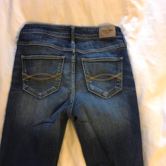 Abercrombie Medium Wash HR Skinny Sz 25 - Picture 2 of 3